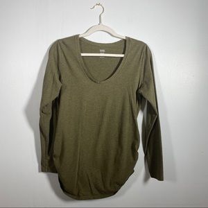 EUC Old Navy LS Maternity Fitted Tee, Size L